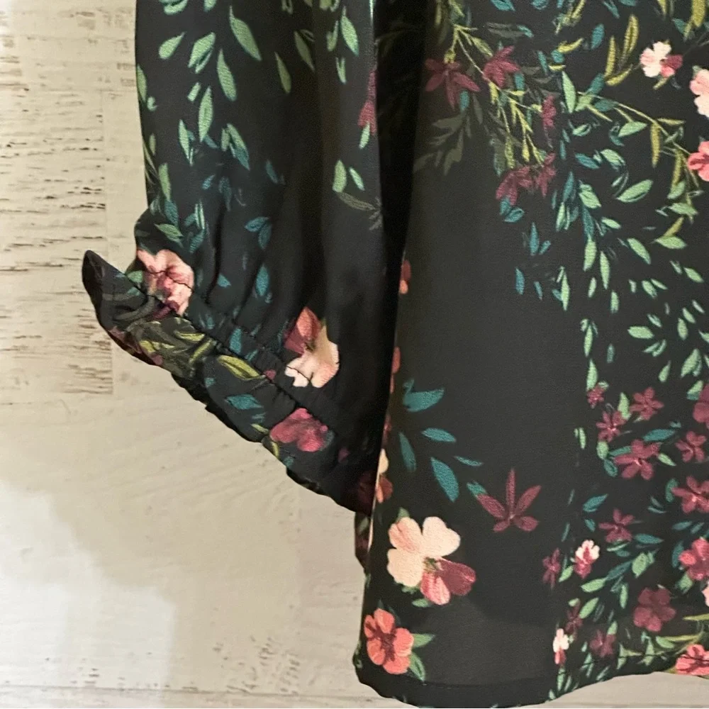 CeCe Women’s Floral Print Ruffled V-Neck Button Front Blouse - Picture 8 of 15